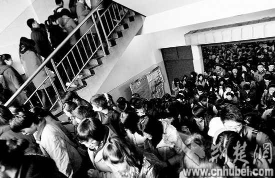 2012武汉事业单位招聘笔试开考2.5万人角逐1741个岗位